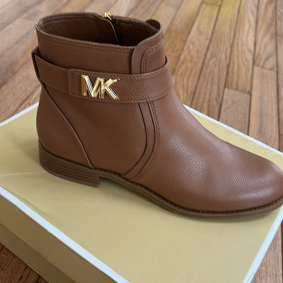 Michael Kors Women's Jilly Flat Booties - Picture 3 of 7